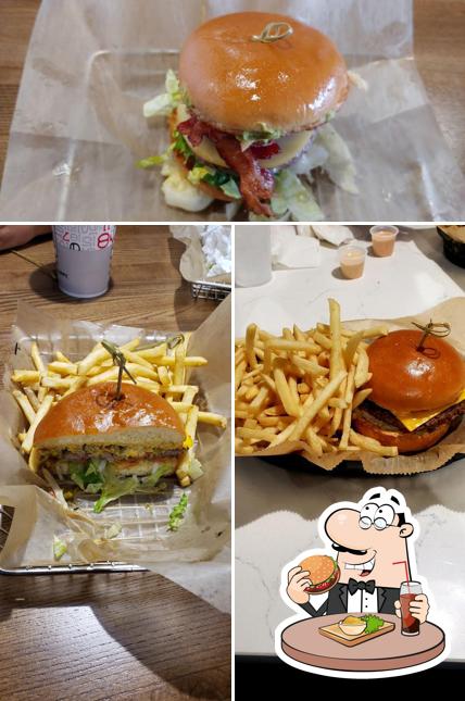 Order a burger at Burger 21 Albuquerque