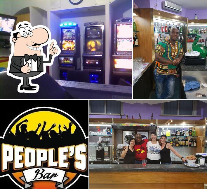 Black&white, people's bar