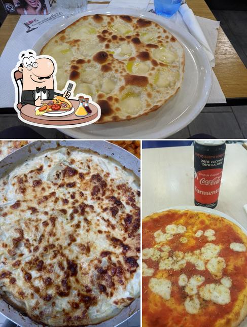 Prova una pizza a Osteria Caffè della Lanterna