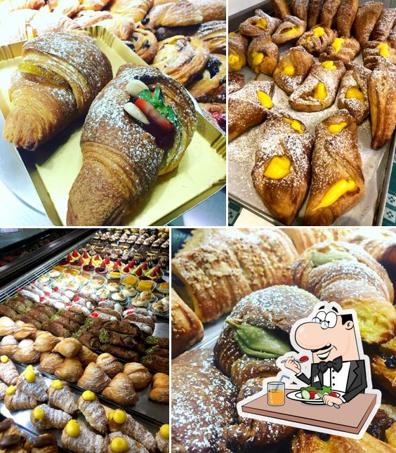 Platti al Caffè Pasticceria della Piazza