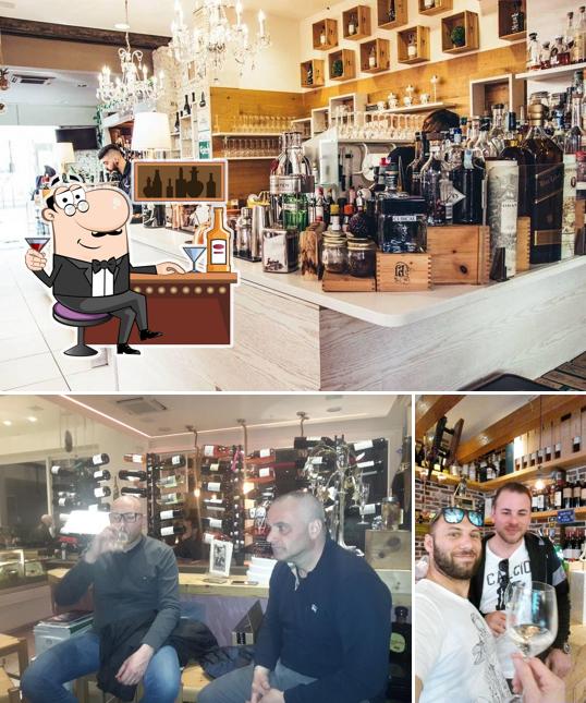 Взгляните на изображение паба и бара "Tommy's Bar"