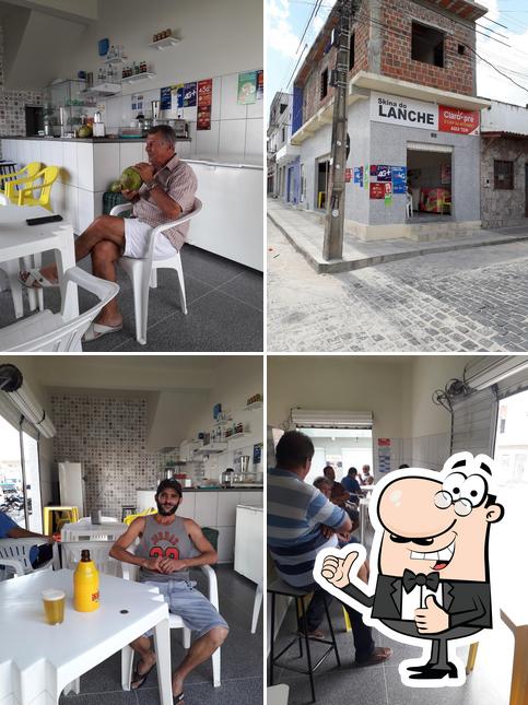 Look at the image of Esquina do Lanche