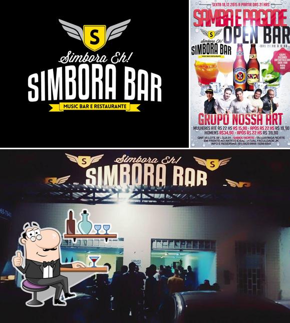 O interior do Simbora Bar