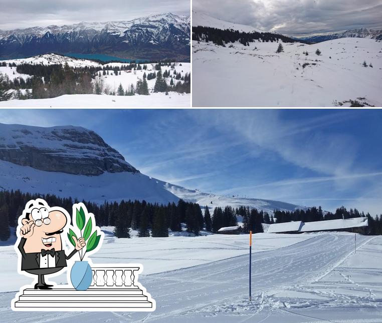 Goditi la vista dagli esterni di Restaurant Hilten Axalp