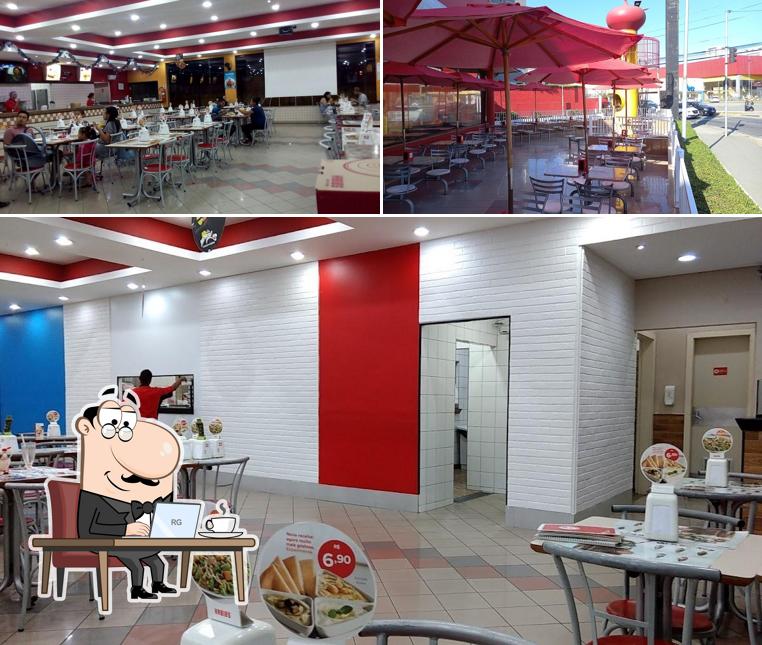 O interior do Habibs