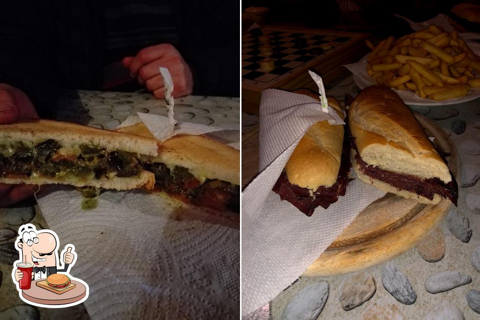 Prenez un hamburger à Osteria Al Biancanil