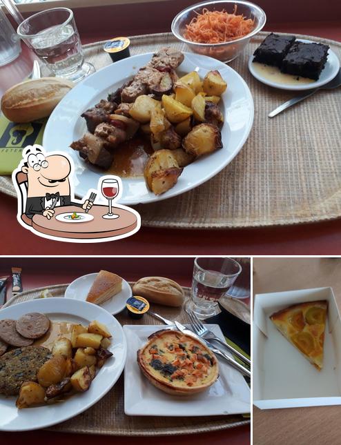 Food at Cafétéria des Éléphants