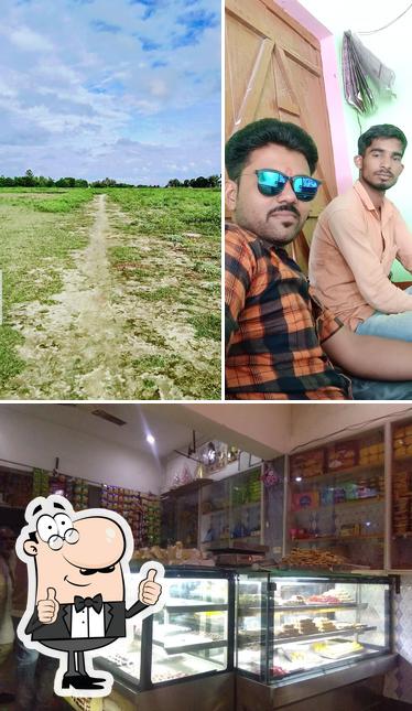 See this picture of न्यू बडकऊ मिष्ठान्न भडार व चाट कानॆर