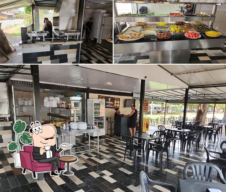 O Restaurante Saboroso se destaca pelo interior e comida