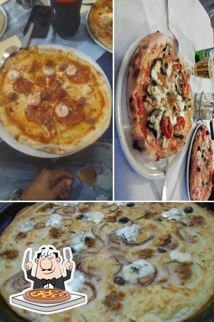 Prova una pizza a RINCON LATINO Ristorante Ecuadoriano e pizzeria farinata "i Ragazzi"