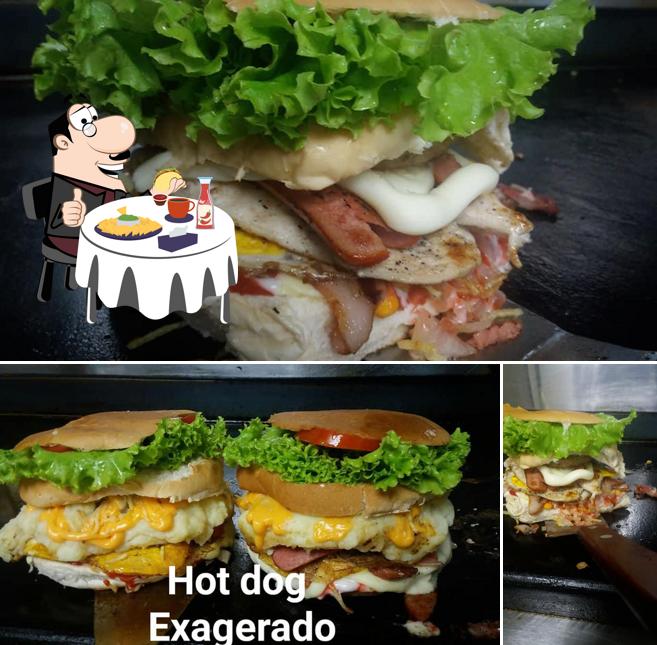 Experimente um hambúrguer no CHIQUITITAS LANCHES