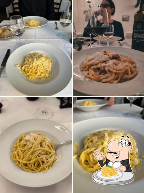 Spaghetti à la carbonara à Al Pompiere Roma