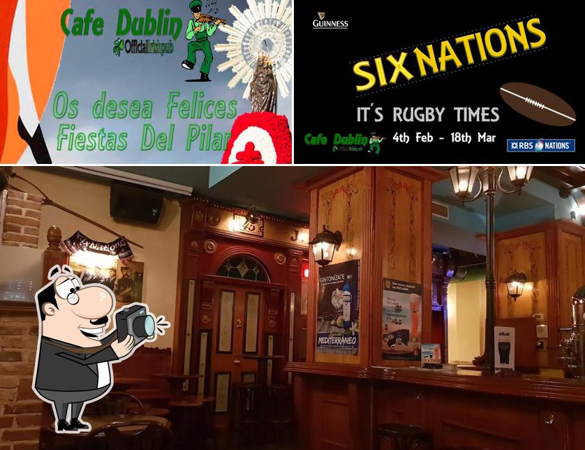 Это снимок паба и бара "Cafe Dublin Irish Pub"