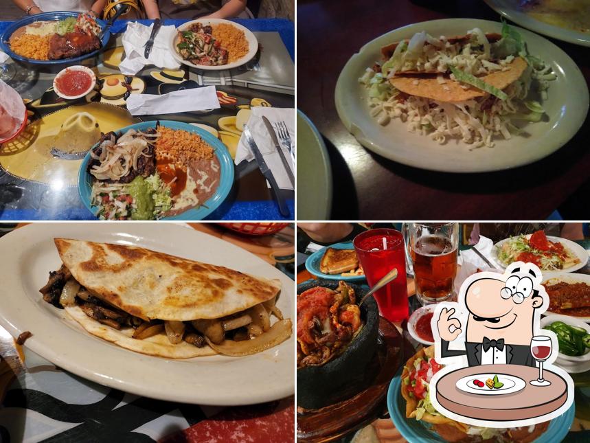 Блюда в "Vallarta's Mexican Restaurant"