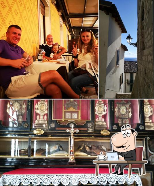 Siediti a un tavolo di Albergo Sacro Monte - Ristorante