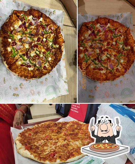At Papa veg pizza sujangharh, you can get pizza