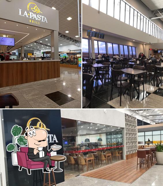 O interior do La Pasta Grill