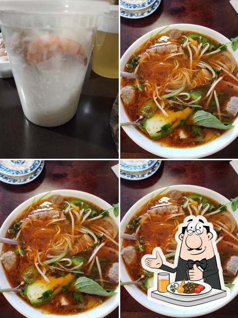 Food at Phở Lee Hòa Phát II