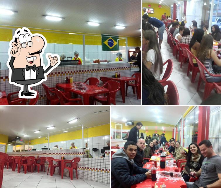 O interior do Hot Dog Yracema