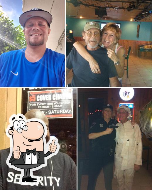 Sneakers Bar in Lake Worth Restaurant menu and reviews