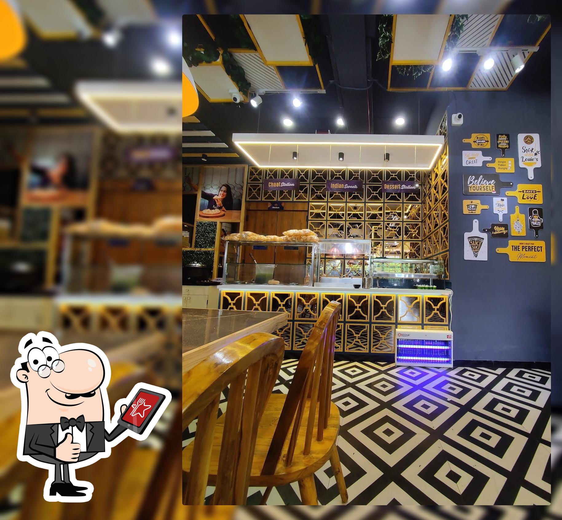 Papa Louie's Pizza Bhuj.