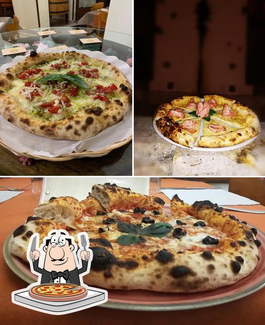 Scegli una pizza a A'Chiazza Trattoria Pizzeria