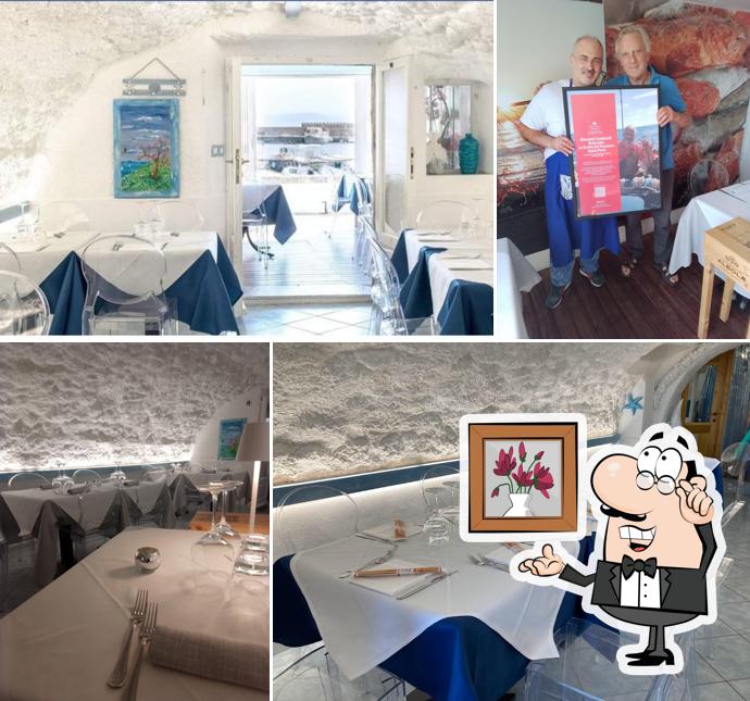 Dai un'occhiata agli interni di La grotta del pescatore,ristorante l angolo di Napoli