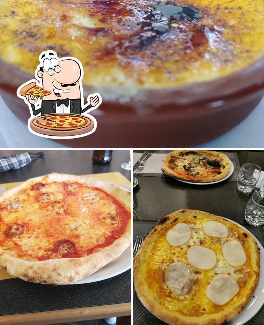 Scegli una pizza a La Giara