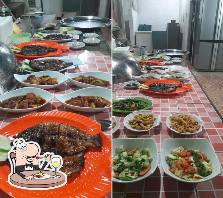 Sake Family Karaoke restaurant, Sintang Restaurant reviews