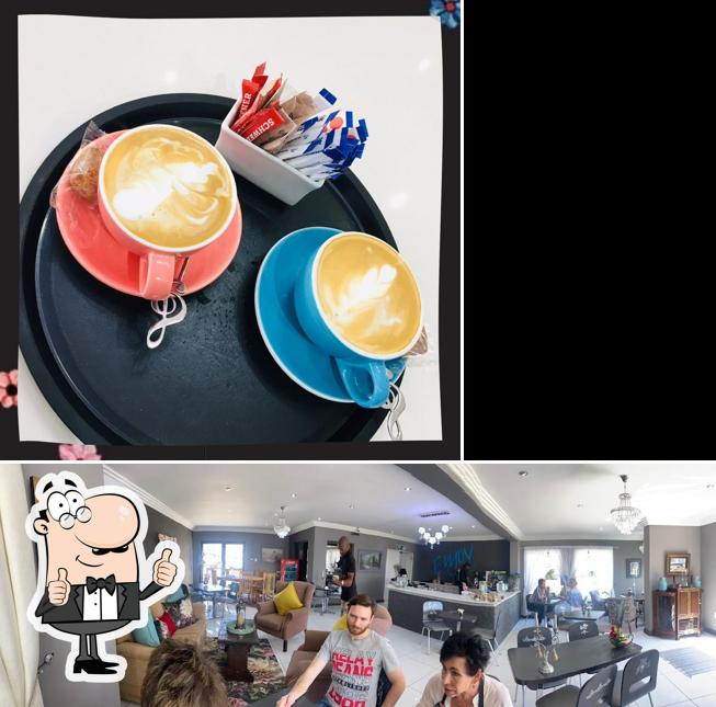 Regarder l'image de Samesyn Restuarant & Coffee Shop