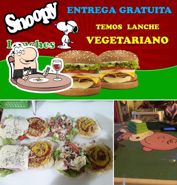 Comida em Snoopy Lanches