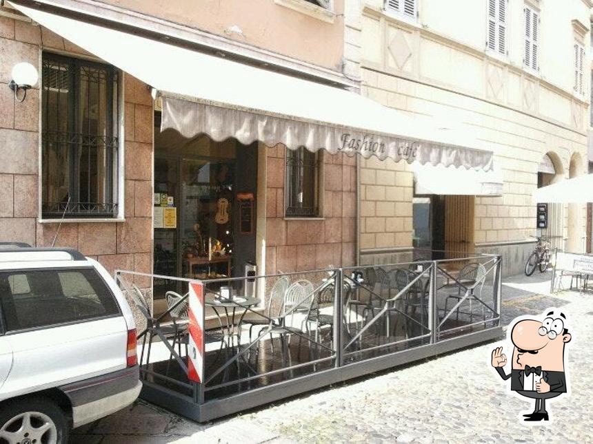 Guarda questa immagine di Fashion Café