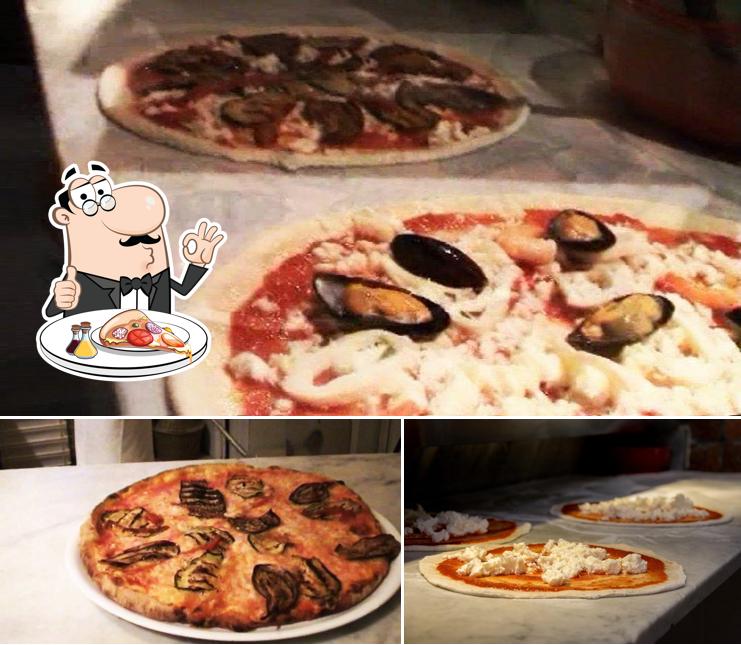 A Pizzeria Principe di Napoli, puoi goderti una bella pizza