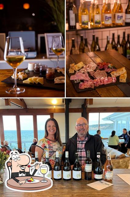 Questa è la immagine che presenta la cibo e interni di Santè Wine & Food