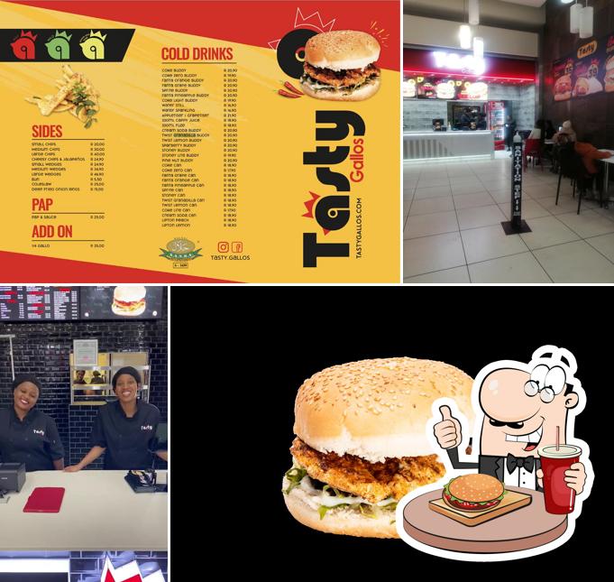 Probiert einen Burger bei Tasty Gallos Trade Route Mall