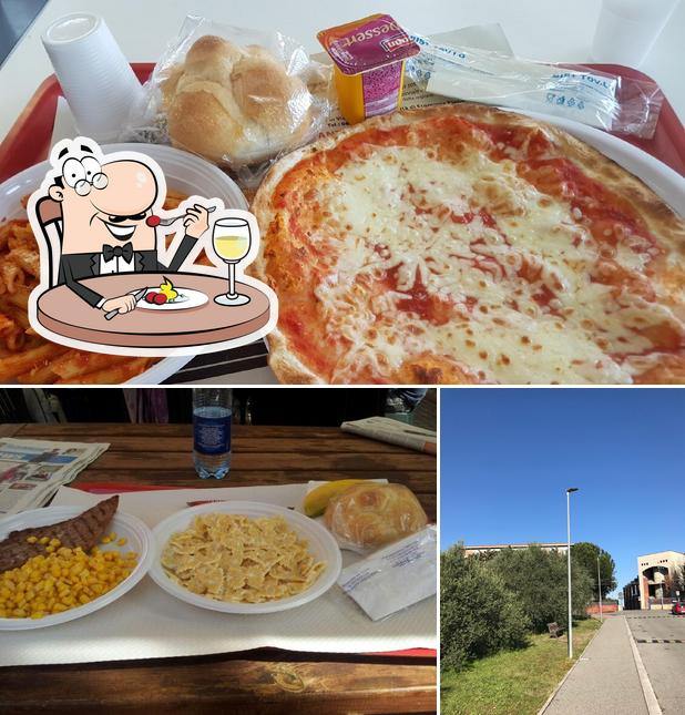 La foto di cibo e esterno da Mensa Università Tor Vergata