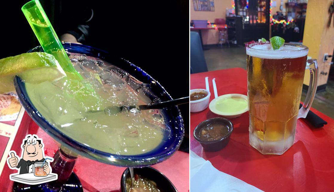 Prueba una bebida en El TEJAS MEXICAN RESTAURANT