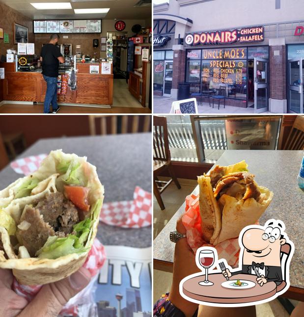 L’image de la nourriture et intérieur de Uncle Moe's Donairs & Falafel’s