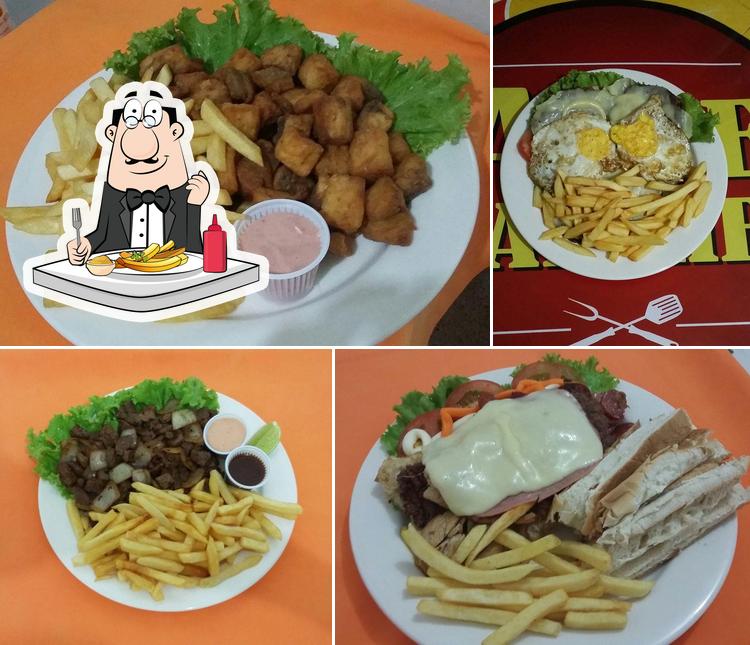 Peça batatas fritas no Arce Lanches