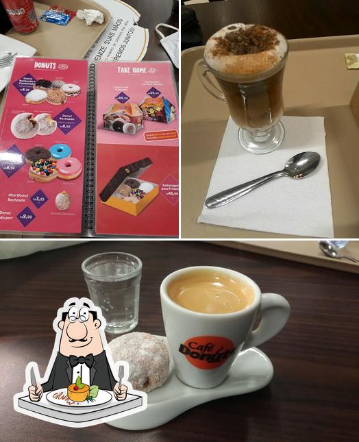 O Café Donuts se destaca pelo comida e bebida