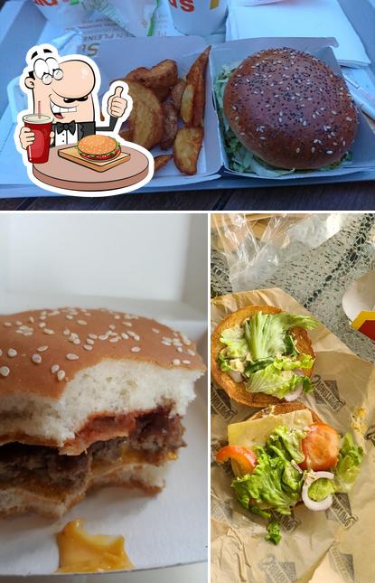 Commandez un hamburger à McDonald's