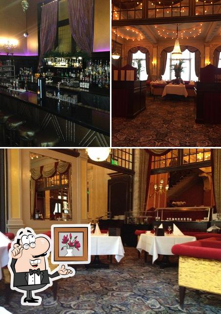 The image of Restaurant Des Indes’s interior and wine