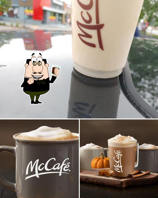 Commandez différentes boissons servies à McDonald's