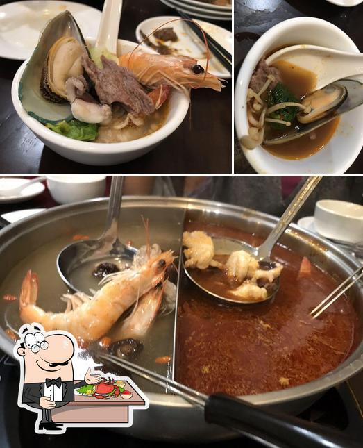 Попробуйте блюда с морепродуктами в "New Hong Kong Chinese Restaurant"