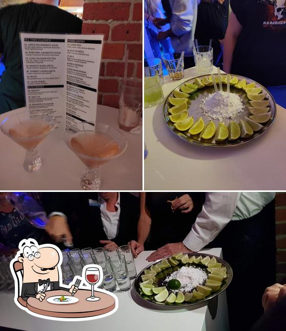Mira las fotografías que hay de comida y alcohol en Vivont Berlin Eventlocation - Cocktailkurs, Gin & Rum Tasting