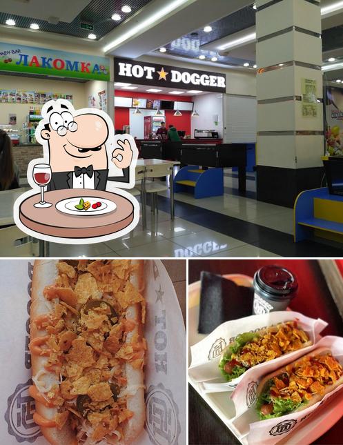 Это фотография, где изображены еда и внутреннее оформление в Hotdogger