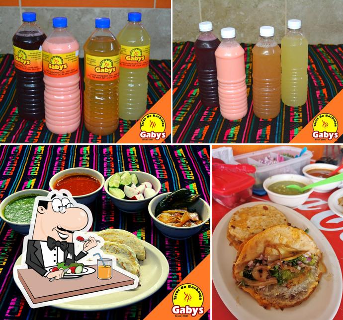 Это фотография, где изображены еда и напитки в Tacos de Barbacoa Gabys - Lopez Mateos