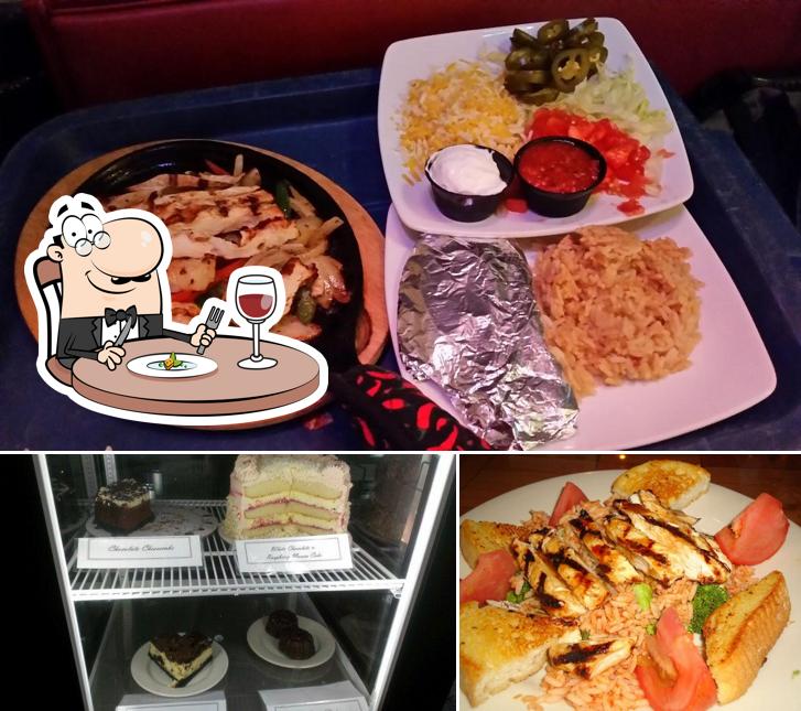 Sidelines Grille Holly Springs, 5343 Holly Springs Pkwy Ste 301 in Holly Springs Restaurant