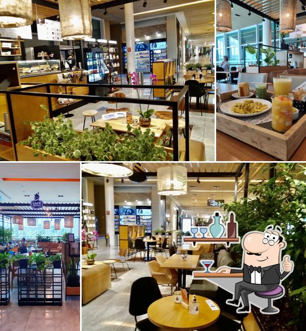 O interior do Café Cultura - Village Mall