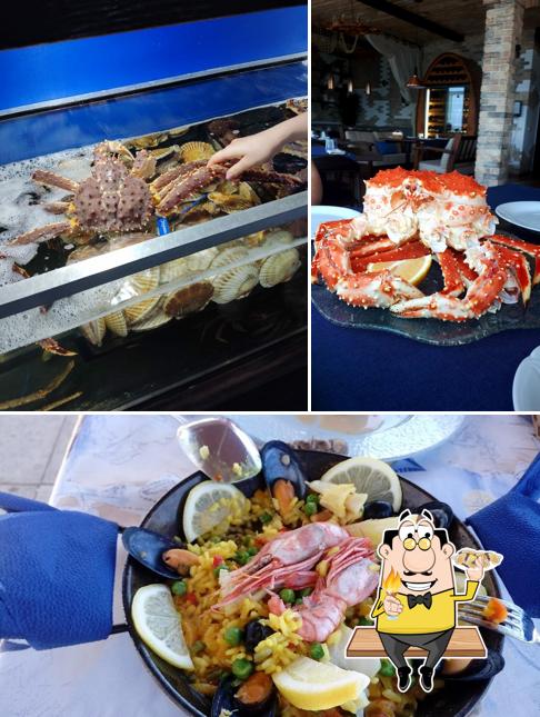 Disfruta de las distintas opciones de marisco que sirven en Piatyi Okean